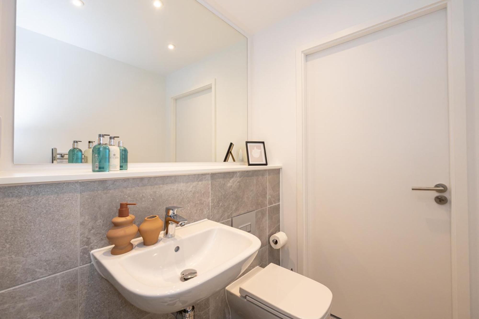 Pet Friendly 2Br Near Station By Asquare Letting Apartment Manchester Exterior photo